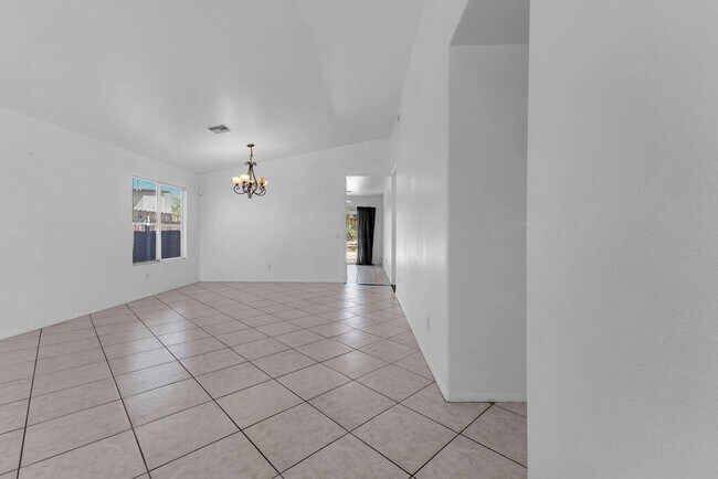 Foto del edificio - 66300 6th St