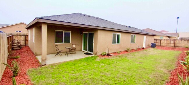Building Photo - 729 W Perez Ave