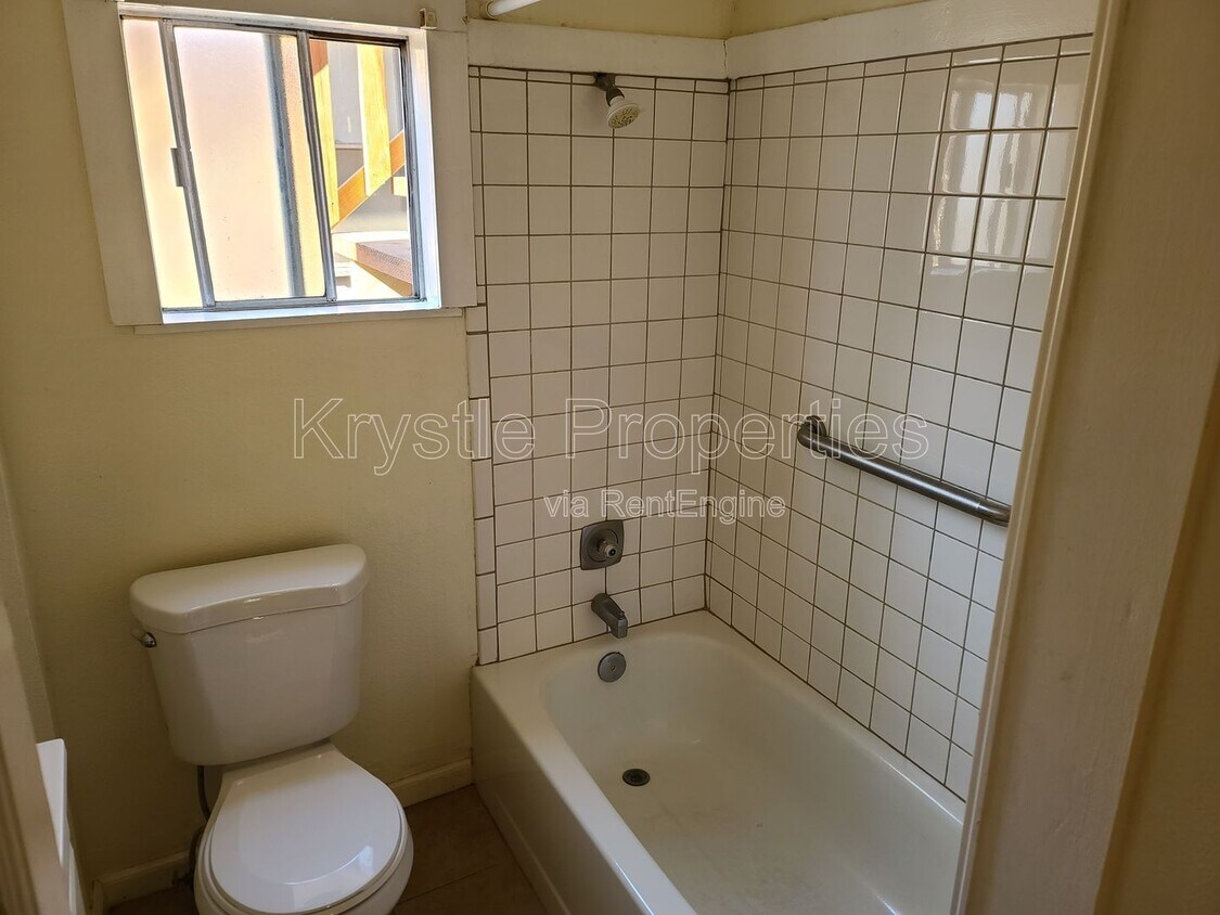 1119 Sutter St Unit B, Vallejo, CA 94590 - Room for Rent in Vallejo, CA |  Apartments.com