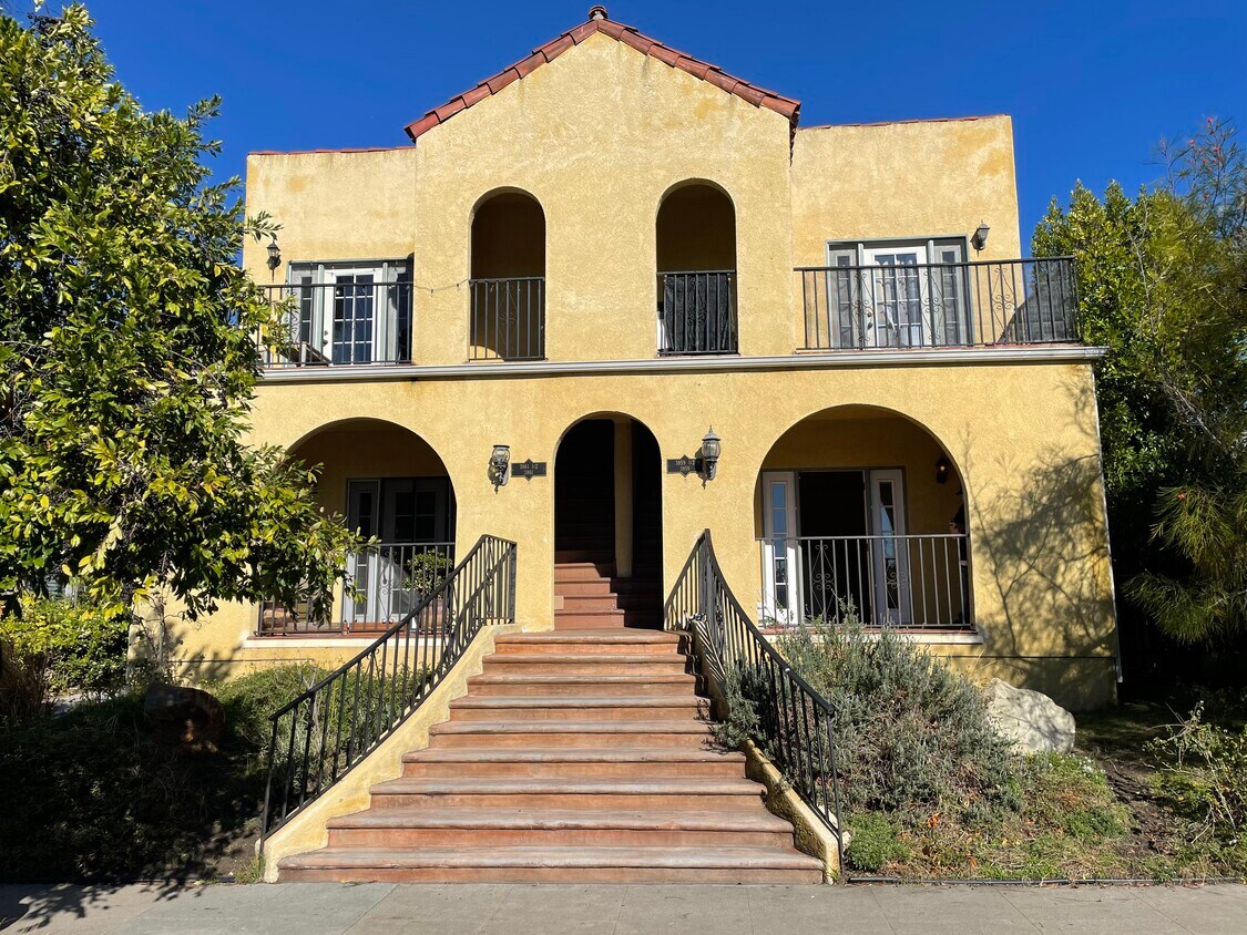 Primary Photo - 3859 Brunswick Ave