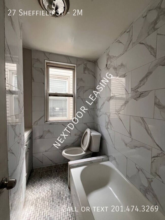 Building Photo - 27 Sheffield St