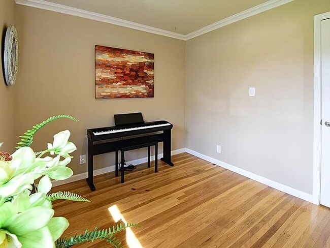 Foto del edificio - 3 Bedrooms | 2 Bathrooms | Approx. 1,040 sq. ft.