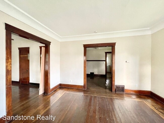 Building Photo - 5 br, 1.5 bath House - 1222 Lake Avenue