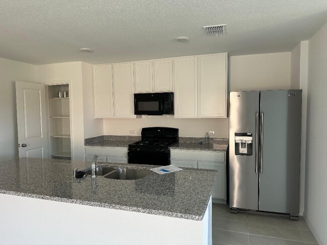 Foto del edificio - 2909 Kings Table Ct