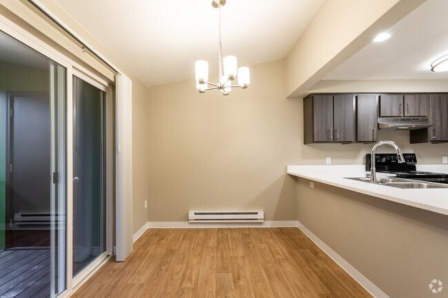 2BR, 1BA - 884 SF - Renovated - Crescent Park