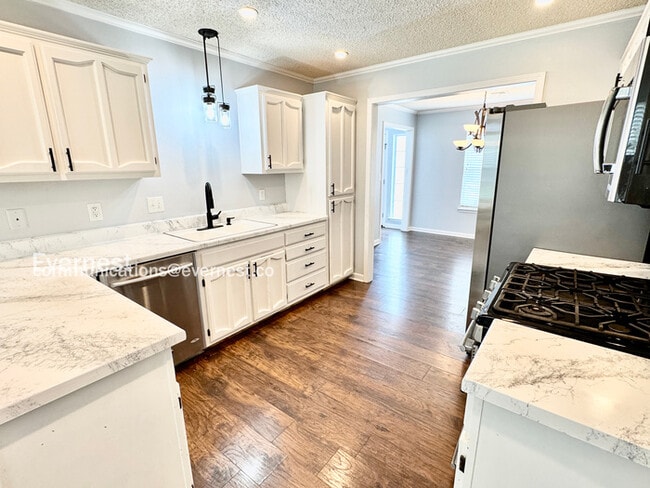 Building Photo - 1604 S Kalanchoe Ave W