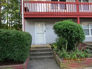 Building Photo - 500 Barberton Dr