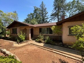 Building Photo - 1822 Arrowhead Dr