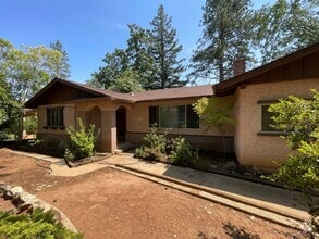 Building Photo - 1822 Arrowhead Dr
