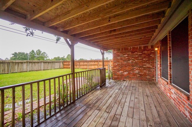 Foto del edificio - 1634 Emerald River Dr