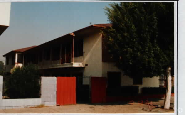 Foto principal - 3131 W Florence Ave