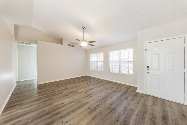 Building Photo - 6004 W Kings Ave