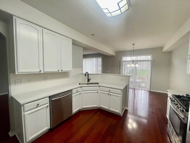 Building Photo - 1272 Tamarack Dr