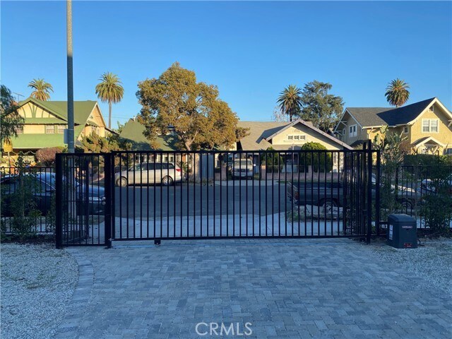 Foto del edificio - 1621 S Van Ness Ave