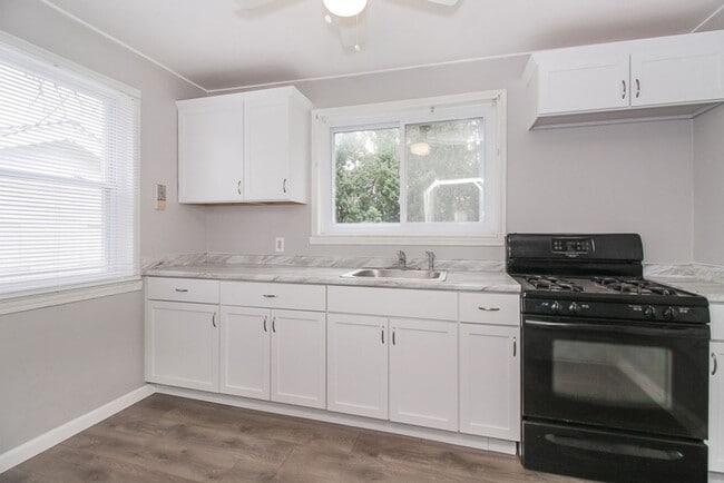 Foto del edificio - 3822 W 133rd St