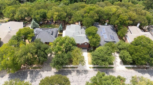 Foto del edificio - 1905 Creek Crest Way
