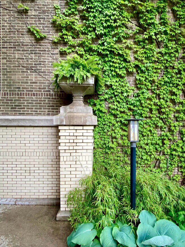 Foto del edificio - 819 W Buena Ave