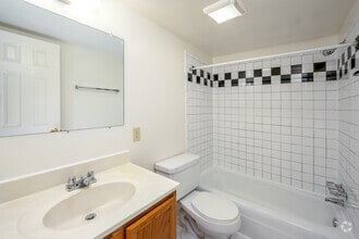 2BR, 1BA - 912SF - Bathroom - Rock Creek Woods