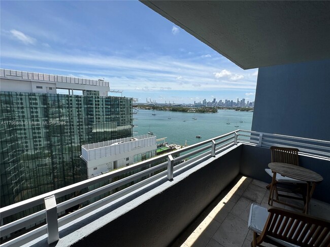 Foto del edificio - 1330 West Ave