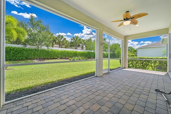 Foto del edificio - NOW AVAILABLE - 2/2 Plus Den Single Family Home in the Heart of Estero!