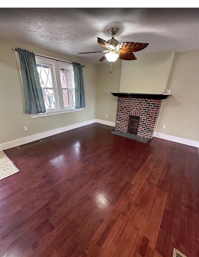 Building Photo - 418 Carl St