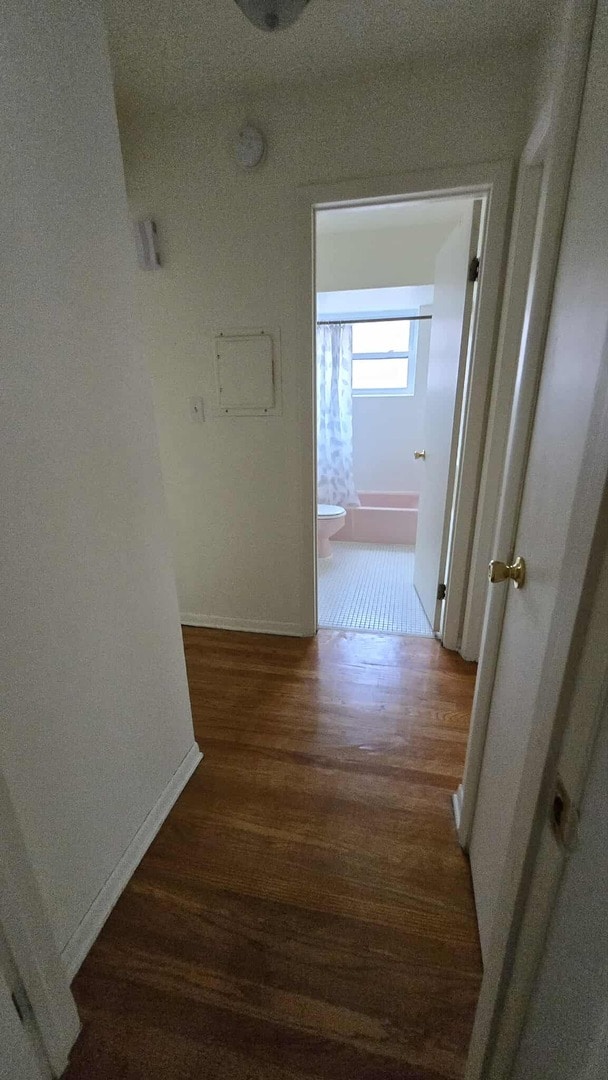 Building Photo - 9458 Glenlake Ave