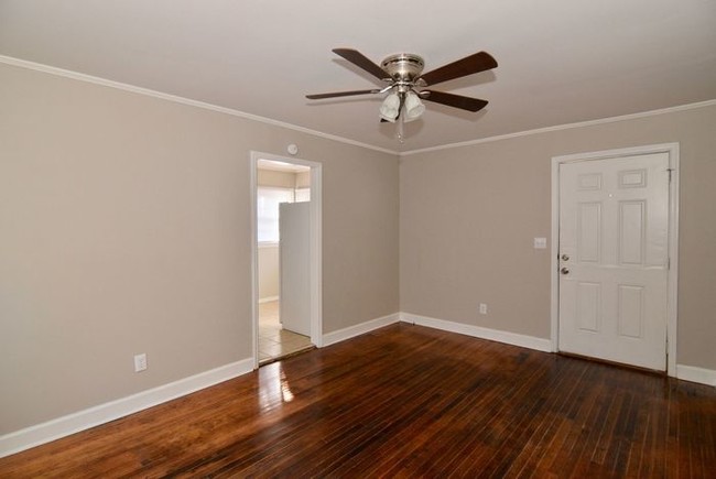 Building Photo - 3BR/1BA - Total Electric - Section 8 OK!