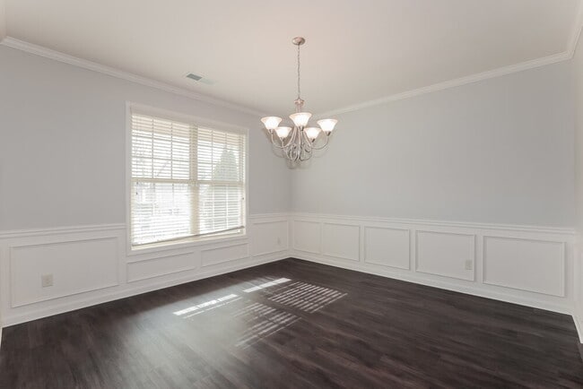 Foto del edificio - 825 Westmoreland Ln NE