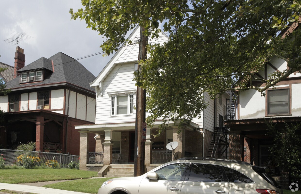 Building Photo - 5425 Baywood St