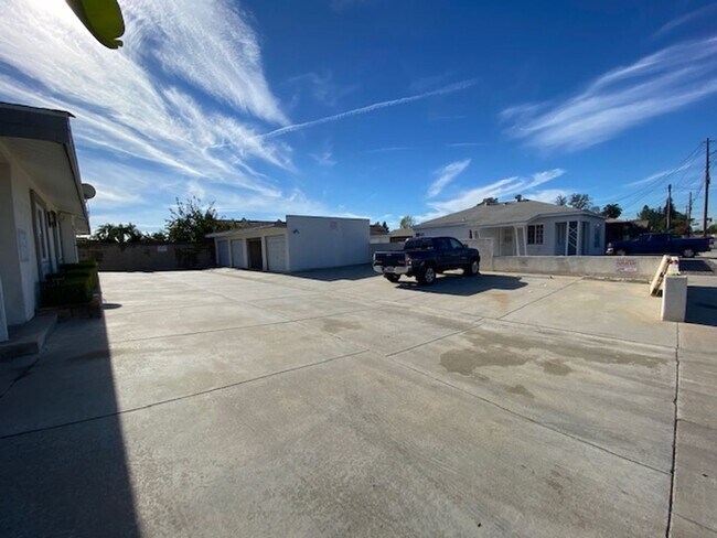 Building Photo - Walker-8501