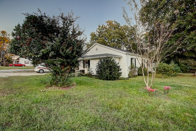 Building Photo - 706 Requa Rd
