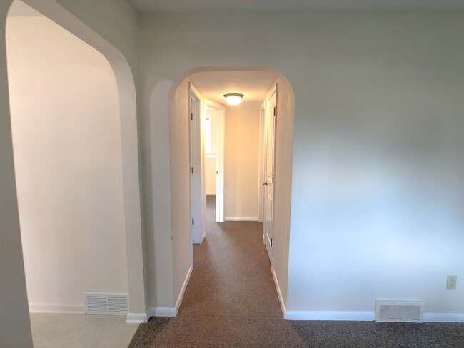 Hallway - 922 Spencer St S