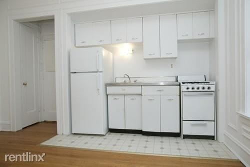 Building Photo - 1055 W Glenlake Ave