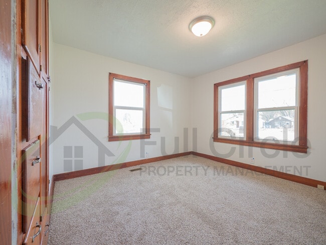 Building Photo - 513 6th St N
