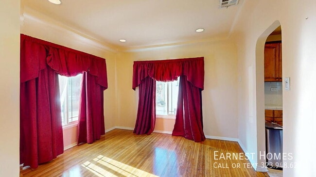 Foto del edificio - 517 E Chestnut St