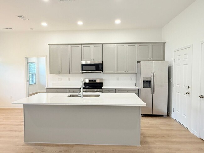 Foto del edificio - Spacious 4-Bedroom Home - New Construction