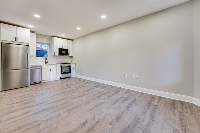 Foto del edificio - 172 Mallory Ave