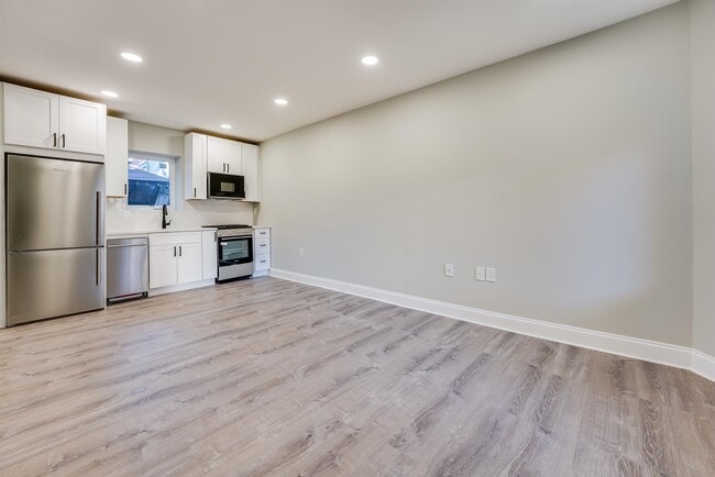 Building Photo - 172 Mallory Ave