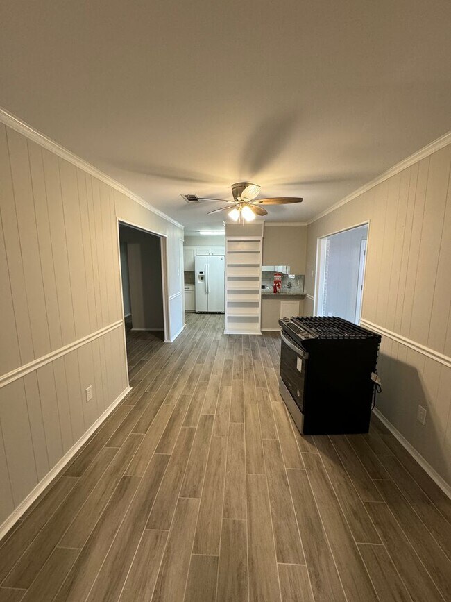 Foto del edificio - Remodeled and ready for New Tenant!!!
