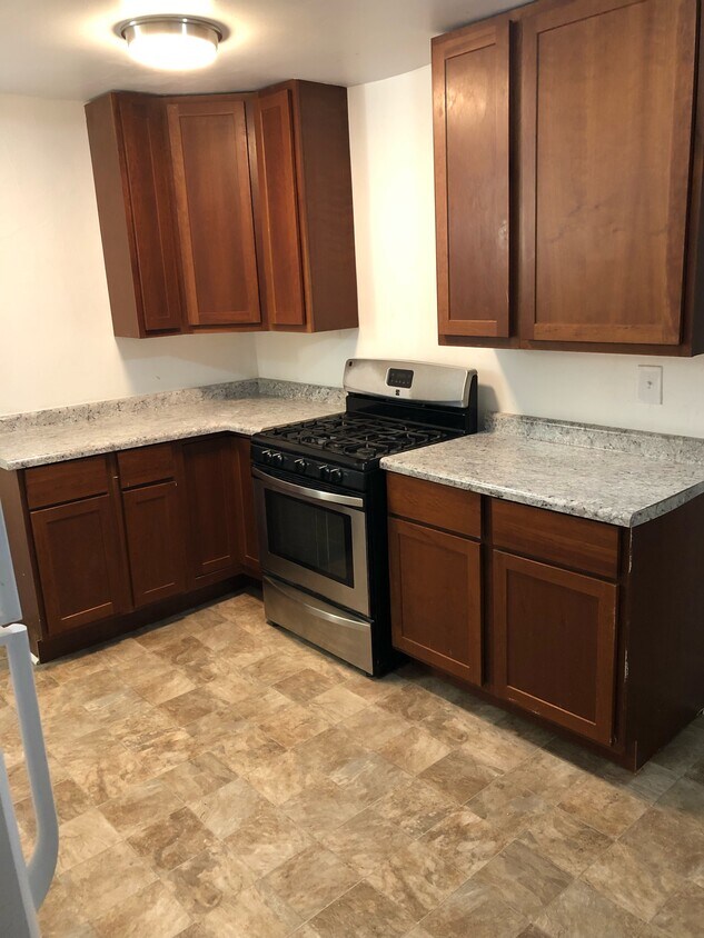 Foto principal - 1841 N Warren Ave