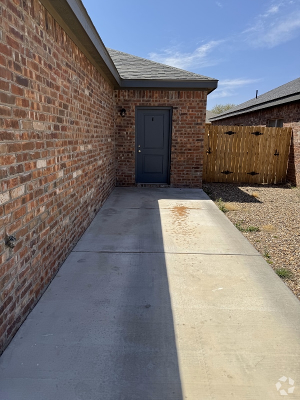 Building Photo - 5705 Kemper St