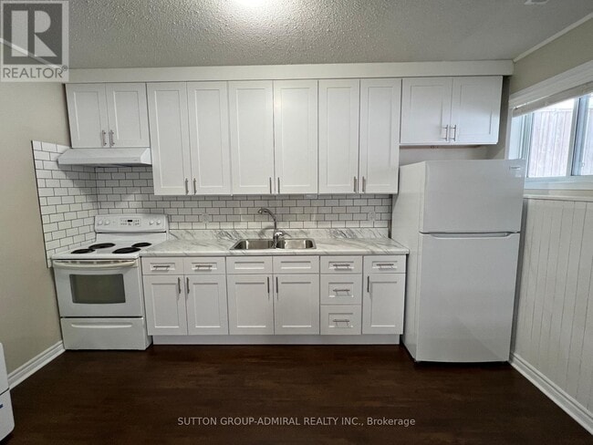 Building Photo - 104 Helena St