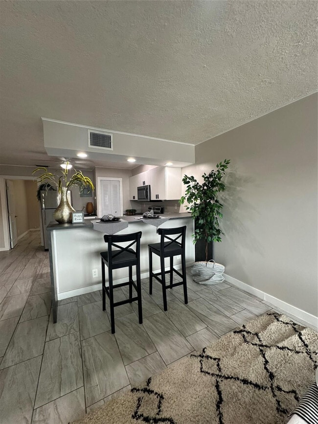 Building Photo - 2175 NE 56th St