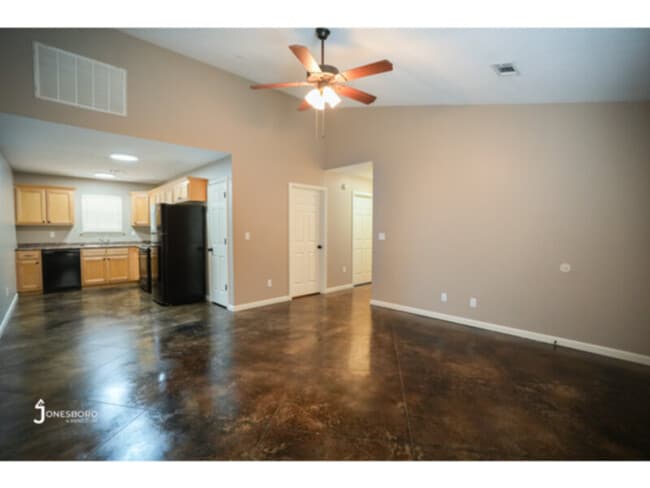 Building Photo - Hurst Apartments: Water, Sewer, &amp; Basic Cable Included