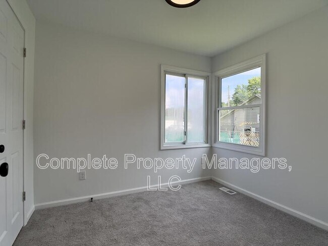 Foto del edificio - 247 E Fremont St