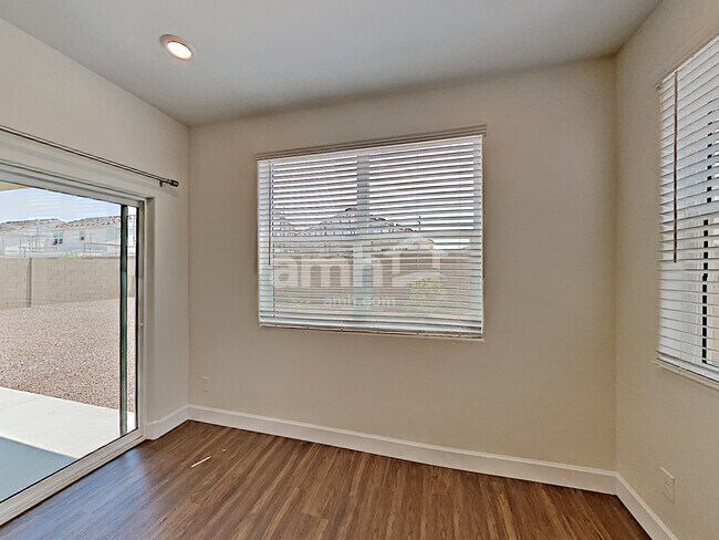 Building Photo - 5933 W Larkspur Dr