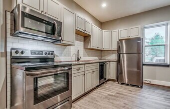 Building Photo - 122 N Evaline St