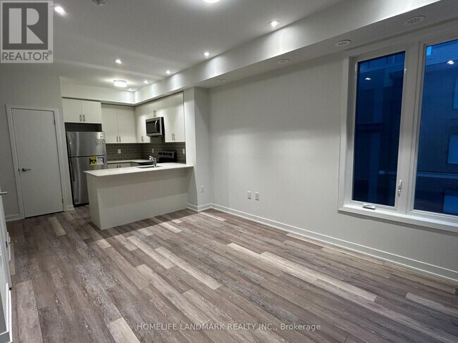 Building Photo - 3425 Ridgeway Dr