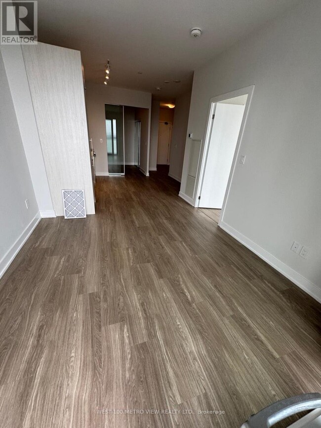 Building Photo - 430-2430 Square One Dr