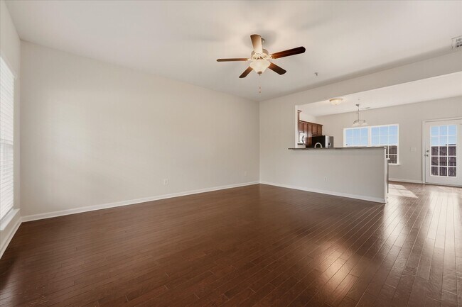 Foto del edificio - 2050 Hemlock Dr